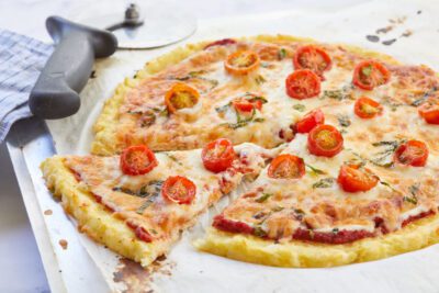 receta de pizza sin gluten con base de coliflor